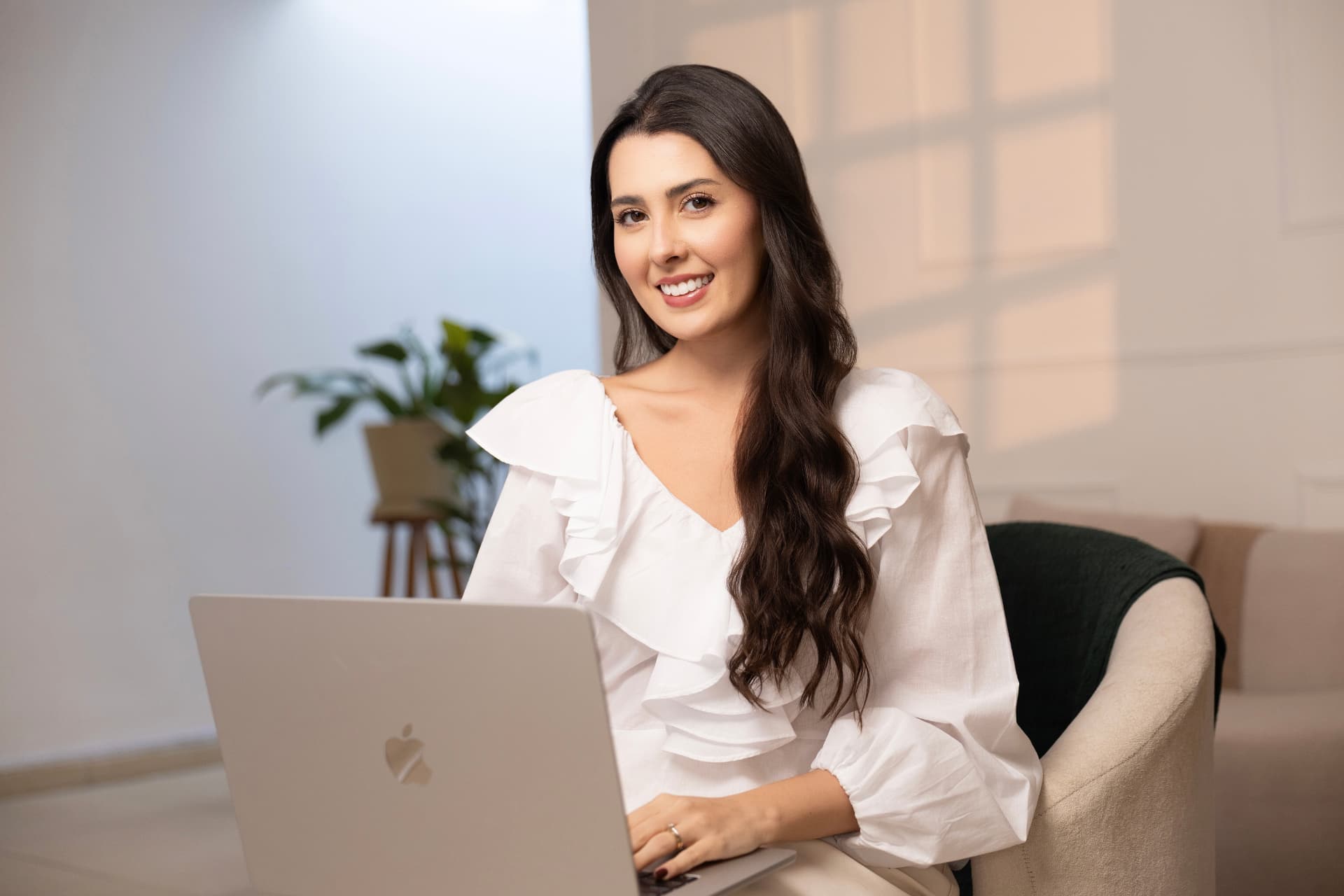 Giovanna Akaki durante atendimento online